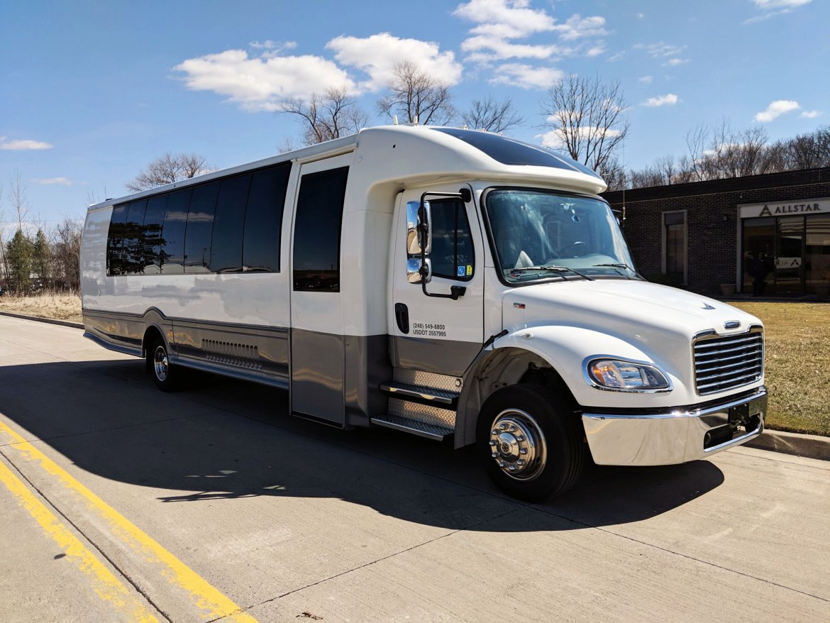 Executive Shuttle for Sale in Troy, MI - Photo 4