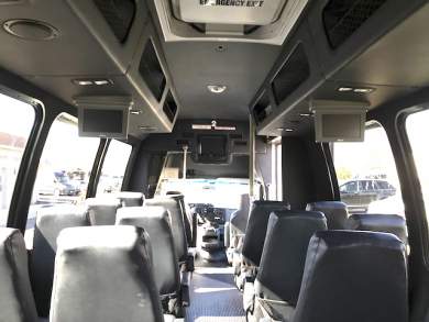 2011 Ford E-450 Shuttle Bus for Sale in MT. Laurel, New Jersey, US - Photo 3