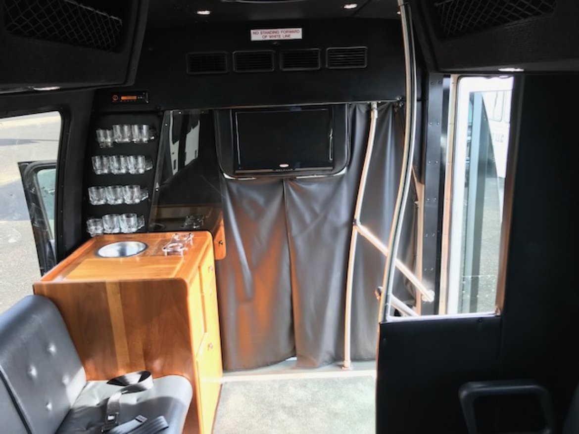 Limo Bus for Sale in Oaklyn, NJ - Photo 16