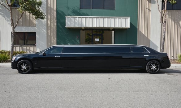 2013 Chrysler 300 Limousine for Sale in Fontana, CA - Photo 2