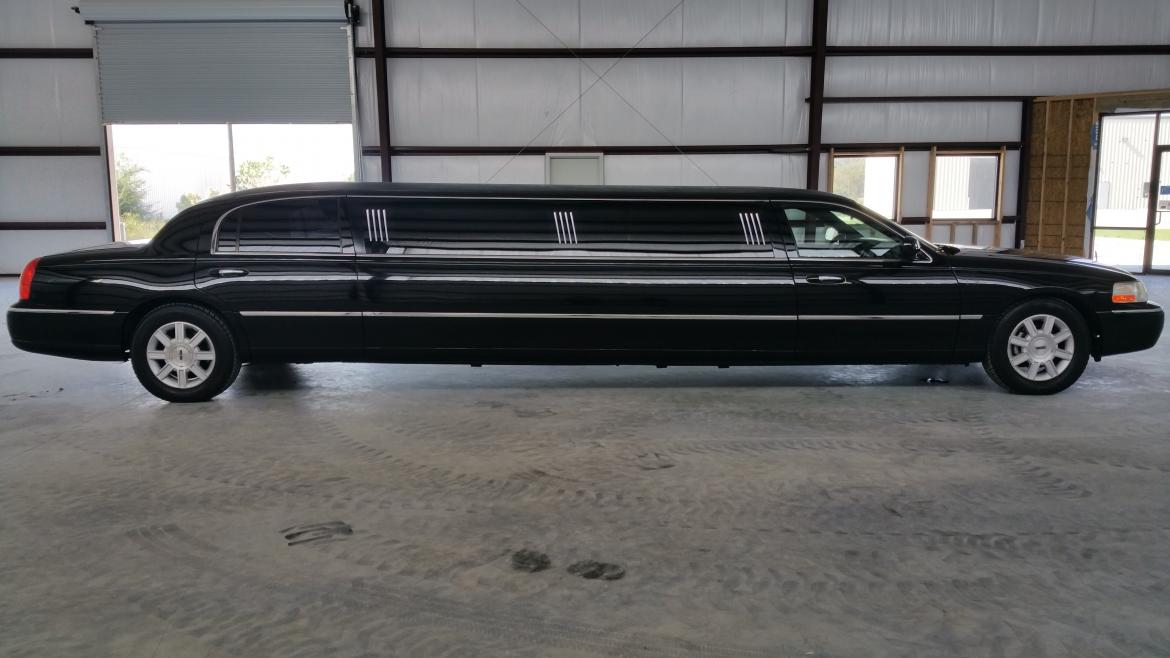 Photo of Limousine for sale: 2009 Lincoln Towncar 120&quot; by Executive Coach Builders