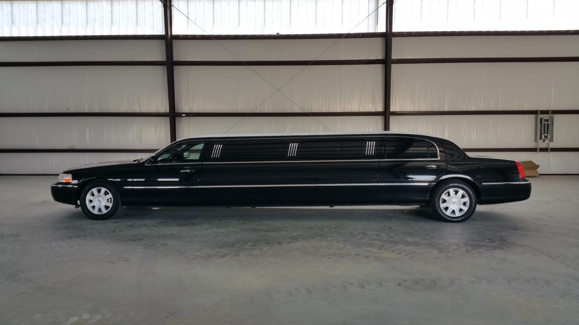 Photo of Limousine for sale: 2009 Lincoln Towncar 120&quot; by Executive Coach Builders
