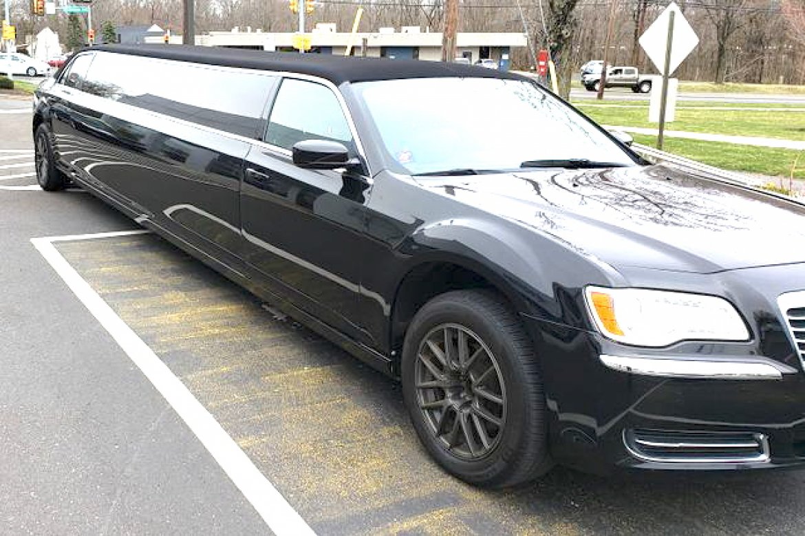 Limousine for sale: 2013 Chrysler 300 140" by Pinnicle