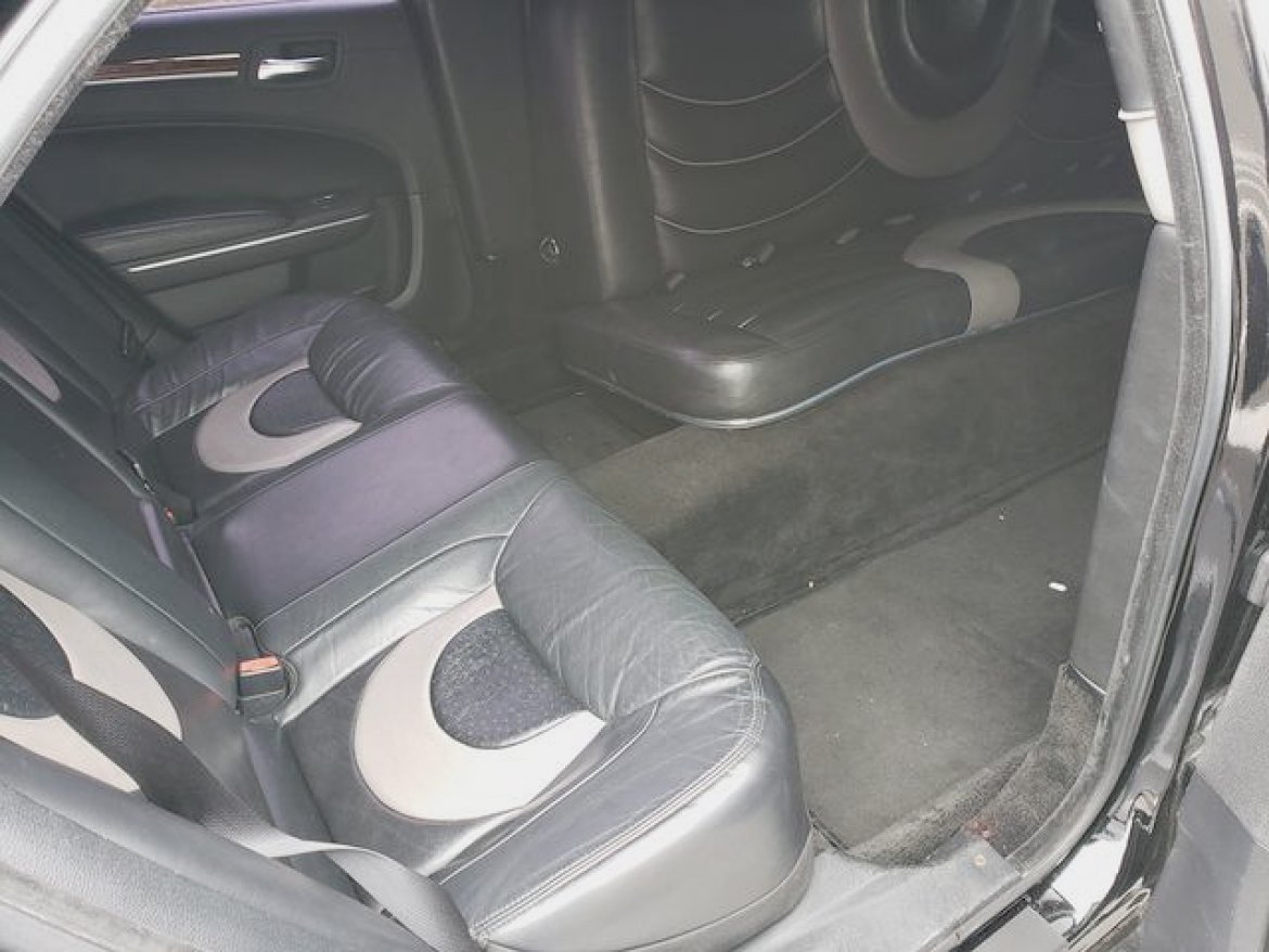 Limousine for Sale in Oaklyn, NJ - Photo 5