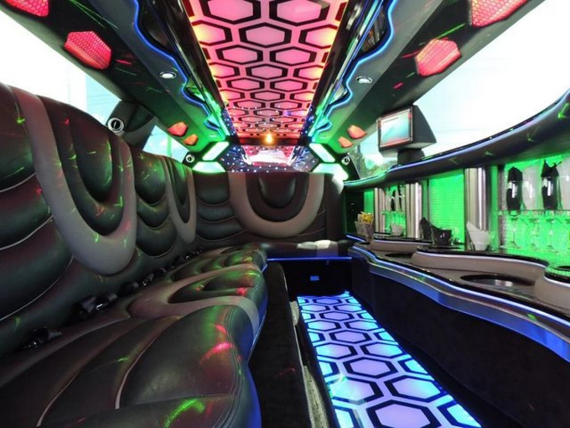 Limousine for Sale in Oaklyn, NJ - Photo 9
