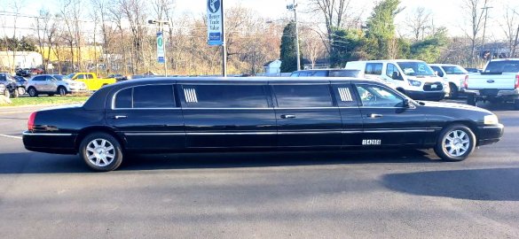 2011 Lincoln Town Car Limousine for Sale in Oaklyn, NJ - Main Photo