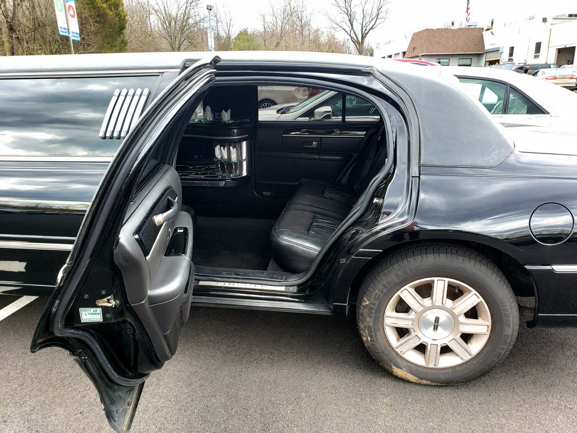 Limousine for Sale in Oaklyn, NJ - Photo 4