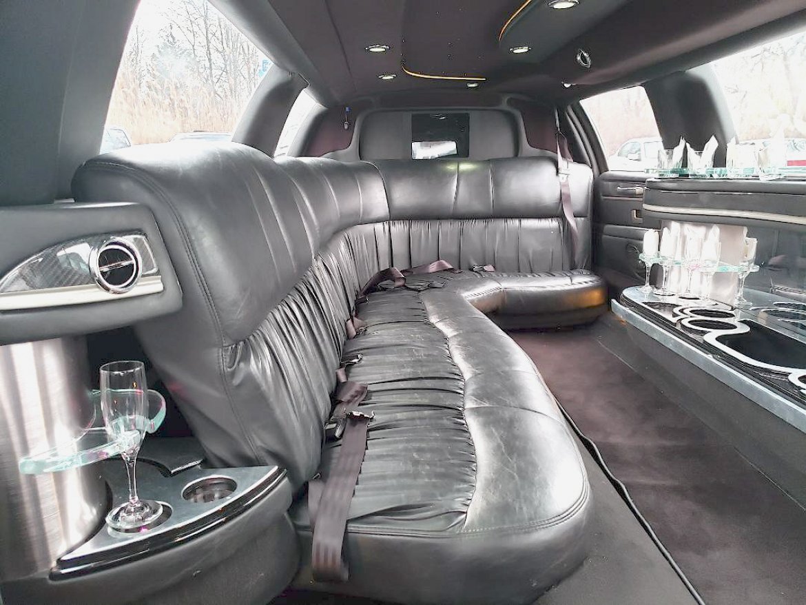 Limousine for Sale in Oaklyn, NJ - Photo 9