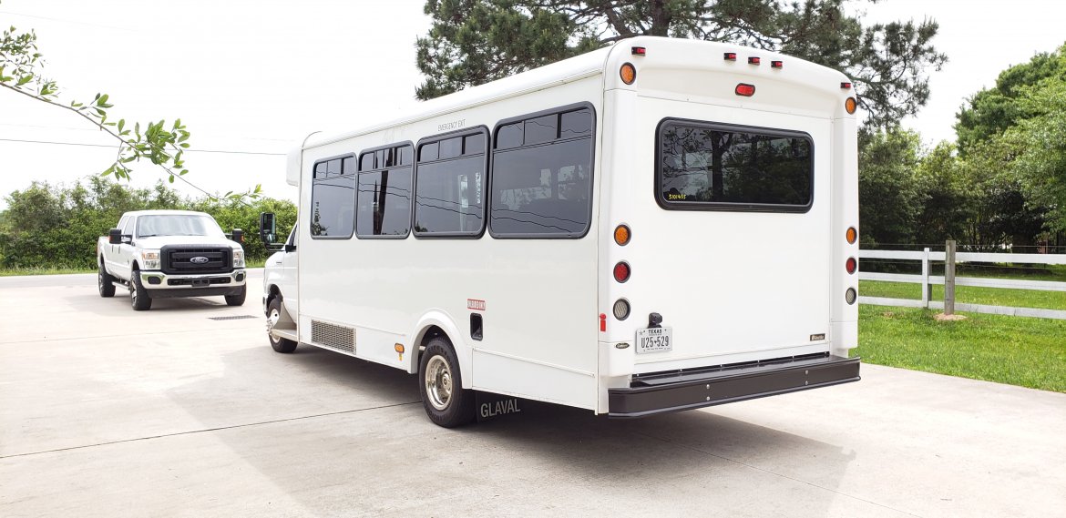 e450 shuttle bus conversion