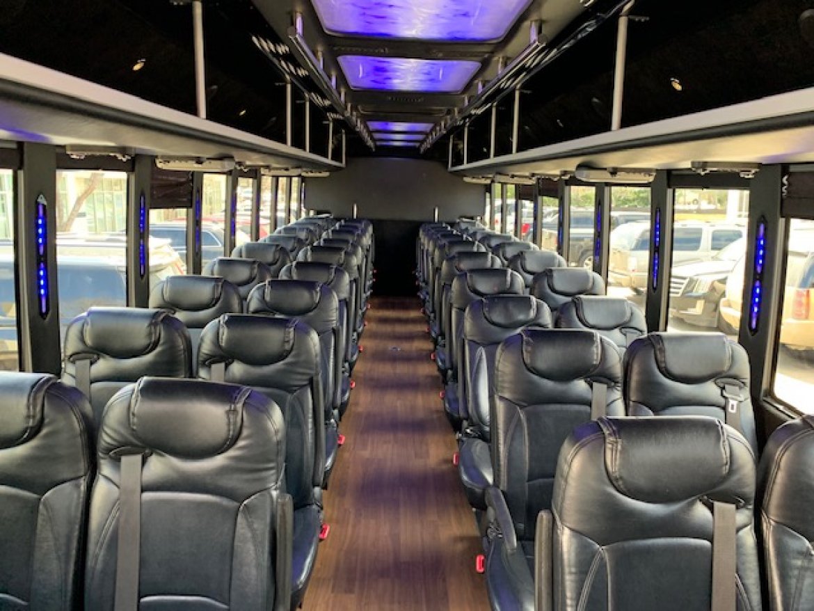2011 Tiffany Ford F750 Luxury Coach - Photo 3