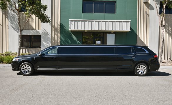 2013 Lincoln MKT Limousine for Sale in Fontana, CA - Photo 2
