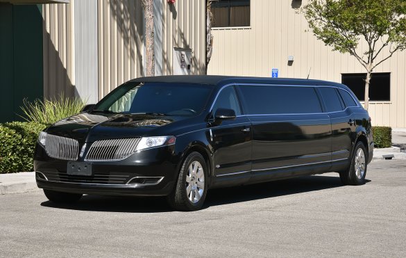 2013 Lincoln MKT Limousine for Sale in Fontana, CA - Photo 3