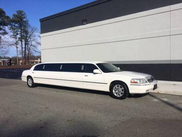 2007 Lincoln Town Car Limousine for Sale in Richmond, VA - Photo 2