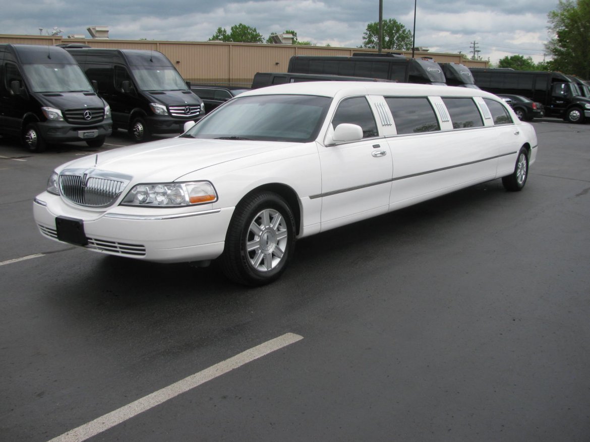Limousine for sale: 2006 Lincoln Town Car 120&quot; by LCW
