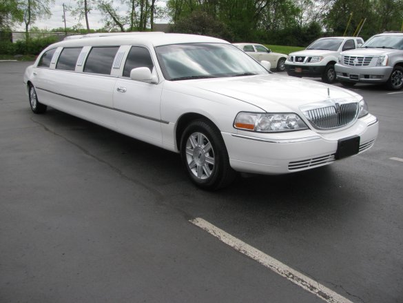 2006 Lincoln Town Car Limousine for Sale in Nashville, TN - Photo 2