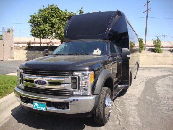 2017 Ford F-550 XL Super Duty Shuttle Bus for Sale in Carson, CA - Photo 3