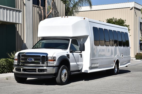 2010 Ford F-550 Limo Bus for Sale in Fontana, CA - Photo 2