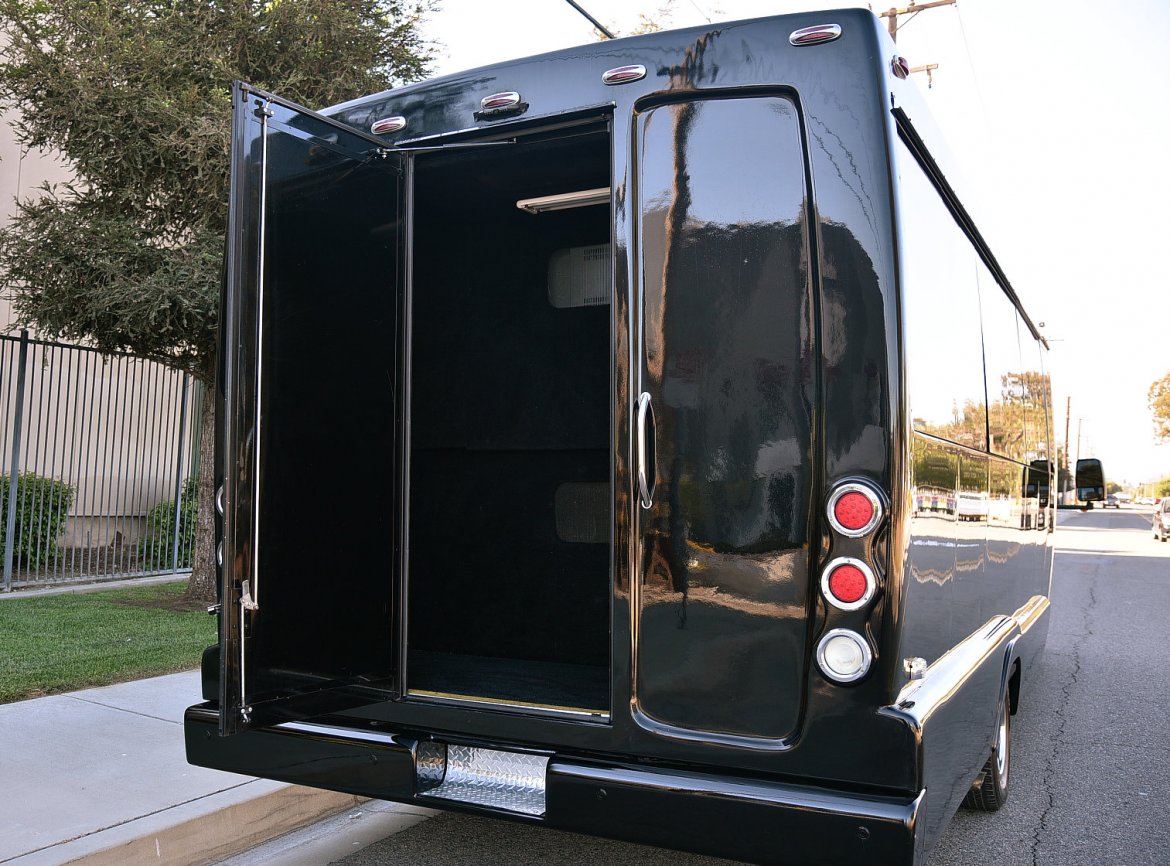 Limo Bus for Sale in Fontana, CA - Photo 9
