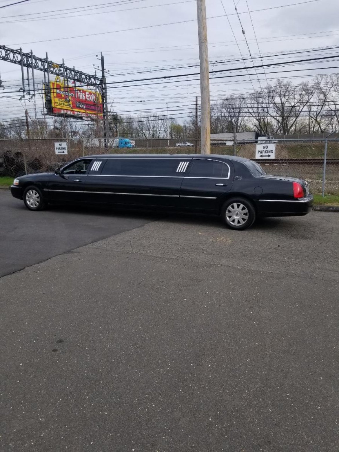 Limousine for Sale in Milford, CT - Photo 5