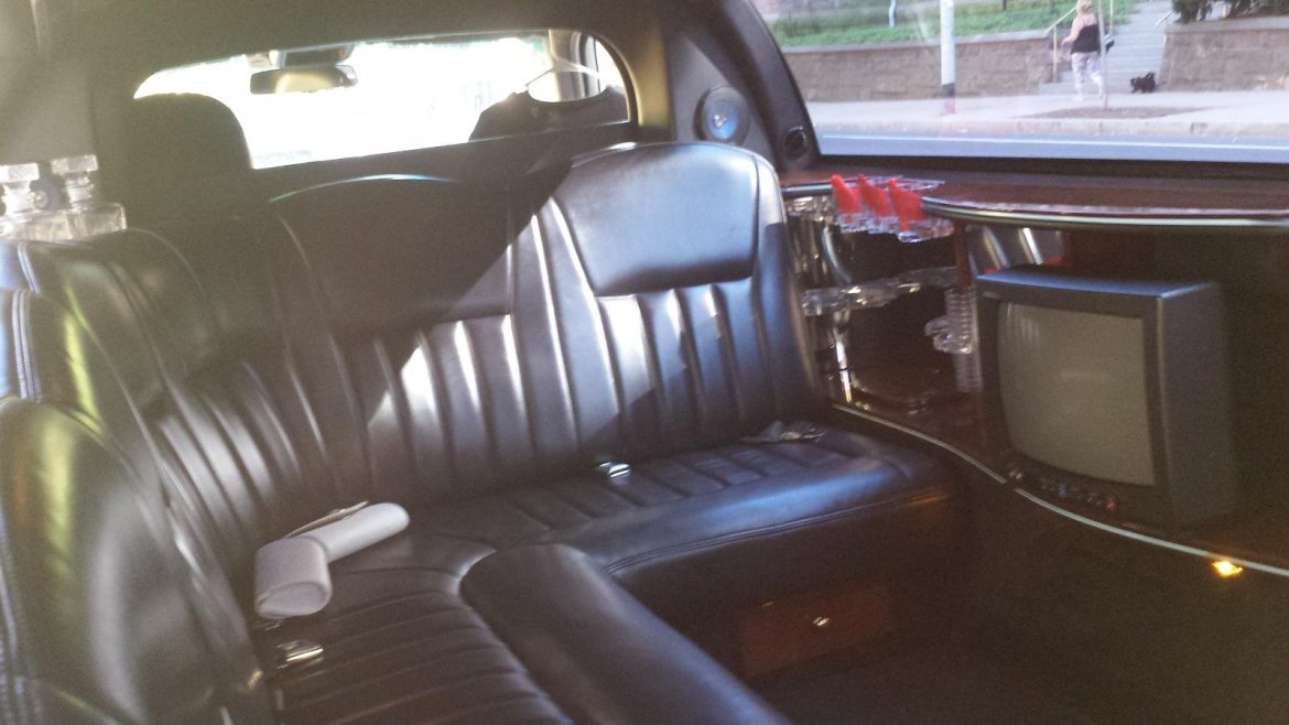 Limousine for Sale in Milford, CT - Photo 8