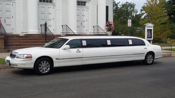 2004 Lincoln 120 " Town Car Limousine for Sale in Milford, CT - Photo 2