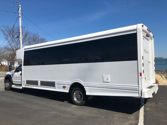 2017 Ford 550 Limo Bus for Sale in Kingston, MA - Photo 3