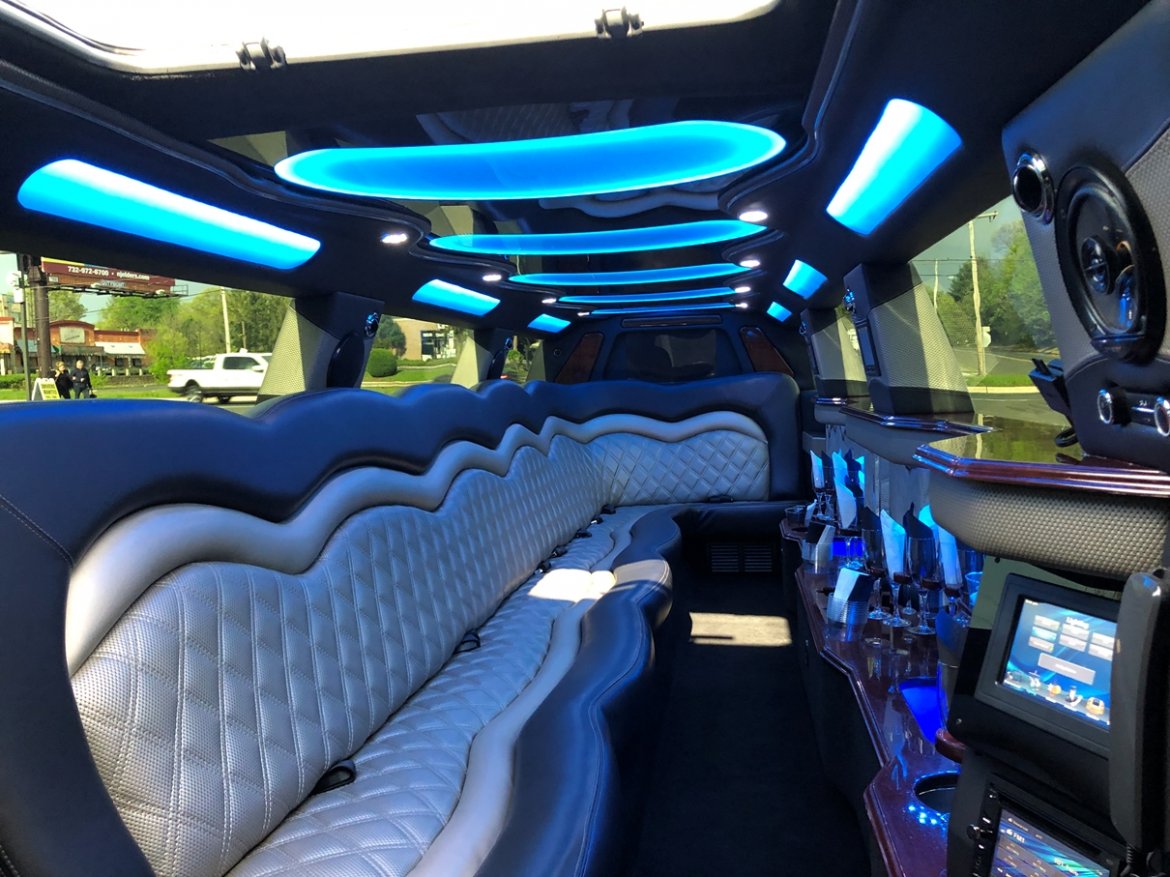 Limousine for Sale in Morganville, NJ - Photo 11