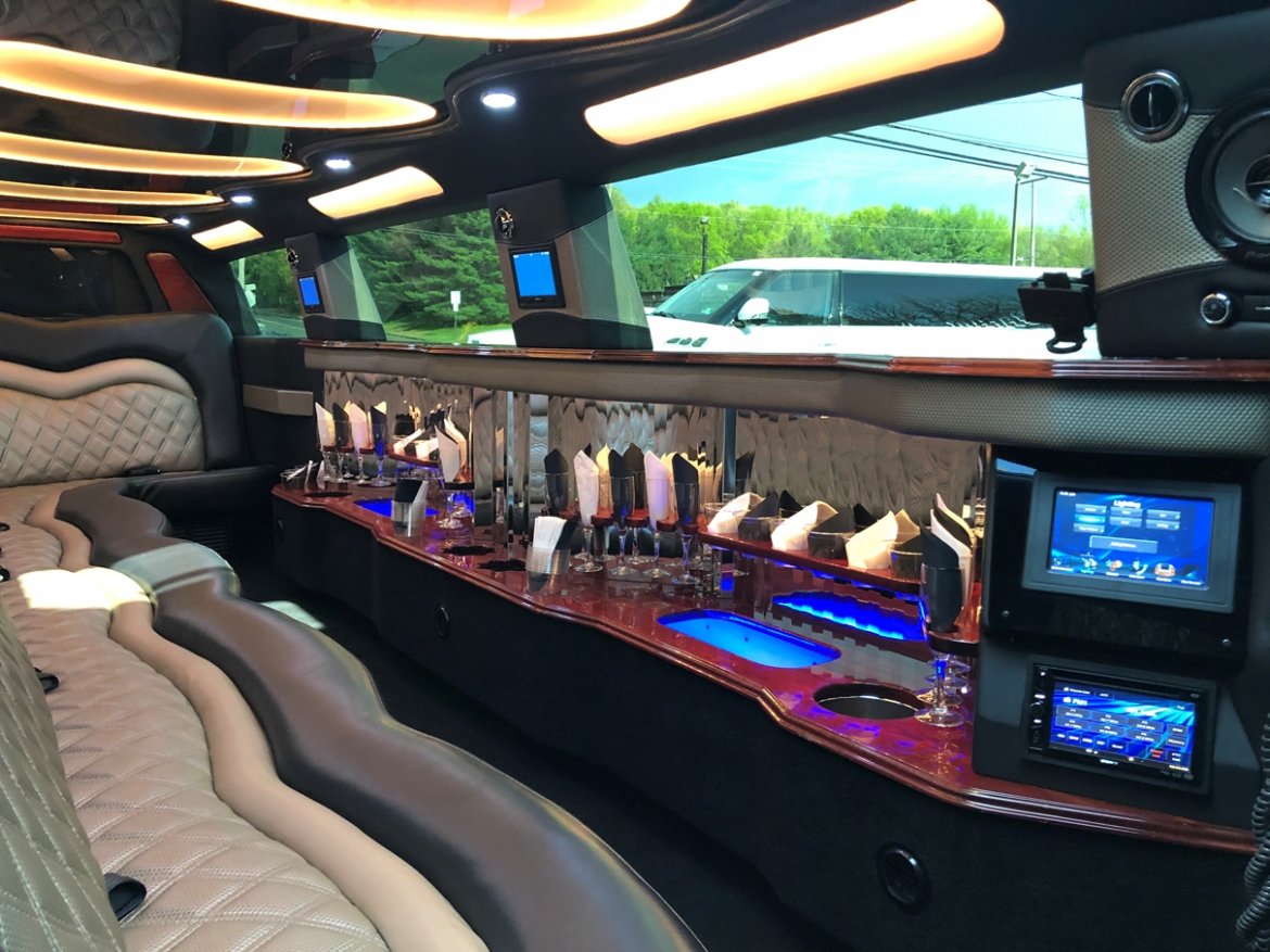 Limousine for Sale in Morganville, NJ - Photo 15