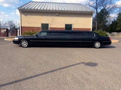 2007 Lincoln Lincoln Tiffany Limousine for Sale in Trenton, New Jersey, US - Photo 3