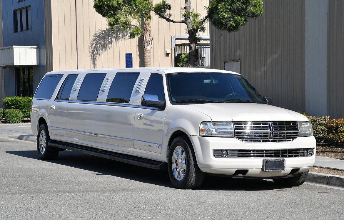 Limousine for sale: 2007 Lincoln Navigator 140&quot; by Dabryan