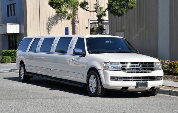 2007 Lincoln Navigator Limousine for Sale in Fontana, CA - Main Photo