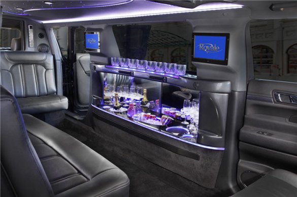 2019 Lincoln MKT 120-5 Door Limousine for Sale in Haverhill, MA - Photo 3