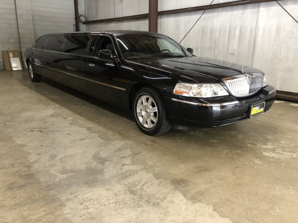 2007 Lincoln Town Car Limousine for Sale in Metairie, LA - Main Photo