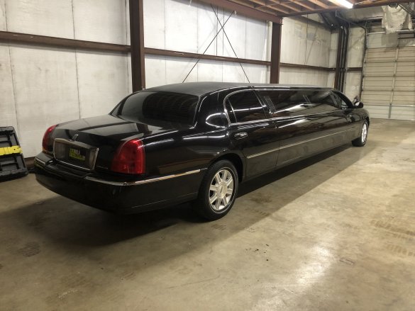 2007 Lincoln Town Car Limousine for Sale in Metairie, LA - Photo 2