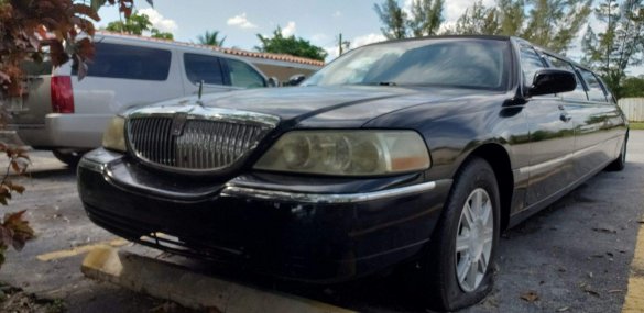 2007 Lincoln limousine Limousine for Sale in NORTH MIAMI, FL - Main Photo