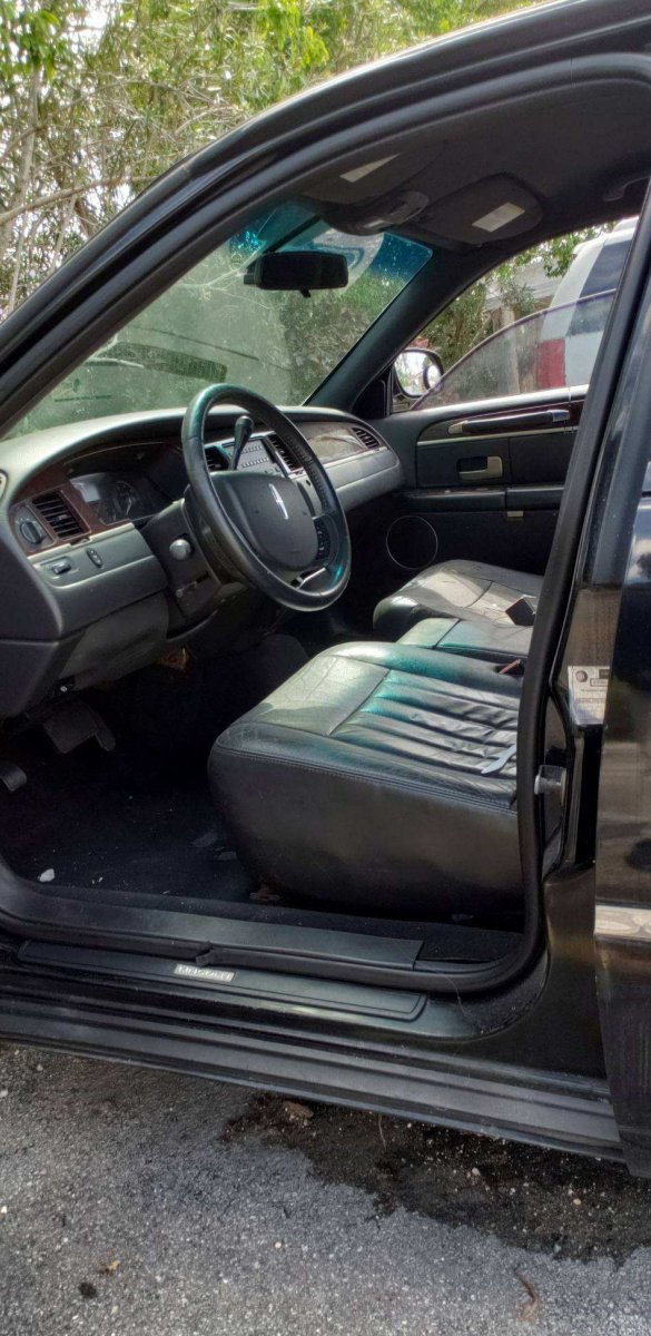 2007 Lincoln limousine Limousine for Sale in NORTH MIAMI, FL - Photo 3