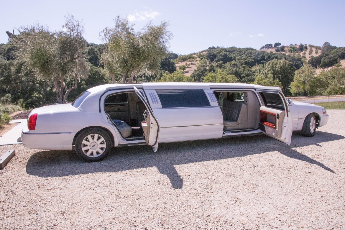 Limousine for sale: 2005 Lincoln Presidential - Town Car OEM Package 120&quot; by LCW