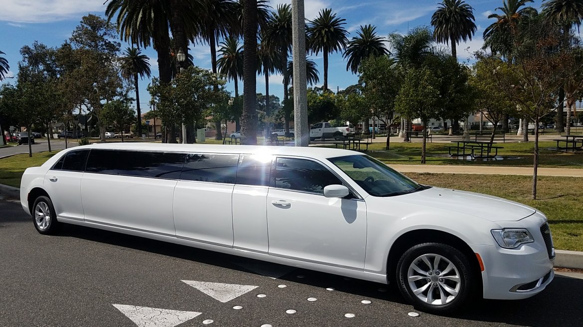 Limousine for sale: 2016 Chrysler 300