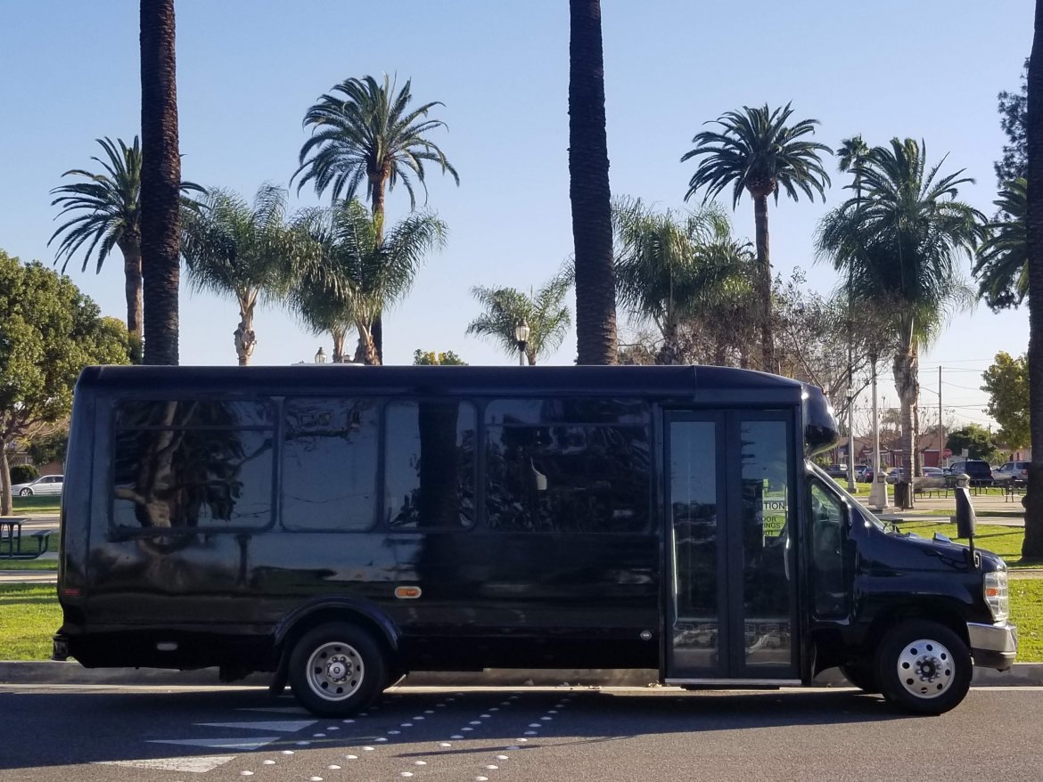 Limo Bus for sale: 2010 Ford E450