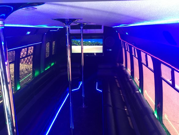 2000 Chevrolet Express 3500 Limo Bus for Sale in San Diego, CA - Photo 2