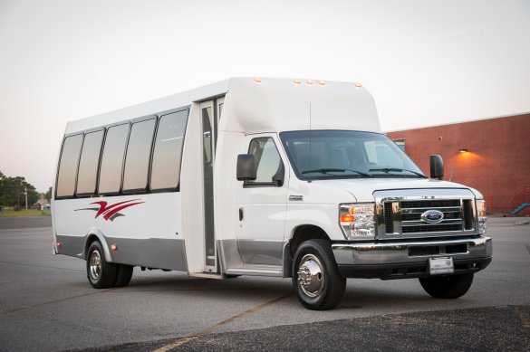 2016 Ford E-450 Shuttle Bus for Sale in Graceville, FL - Photo 3