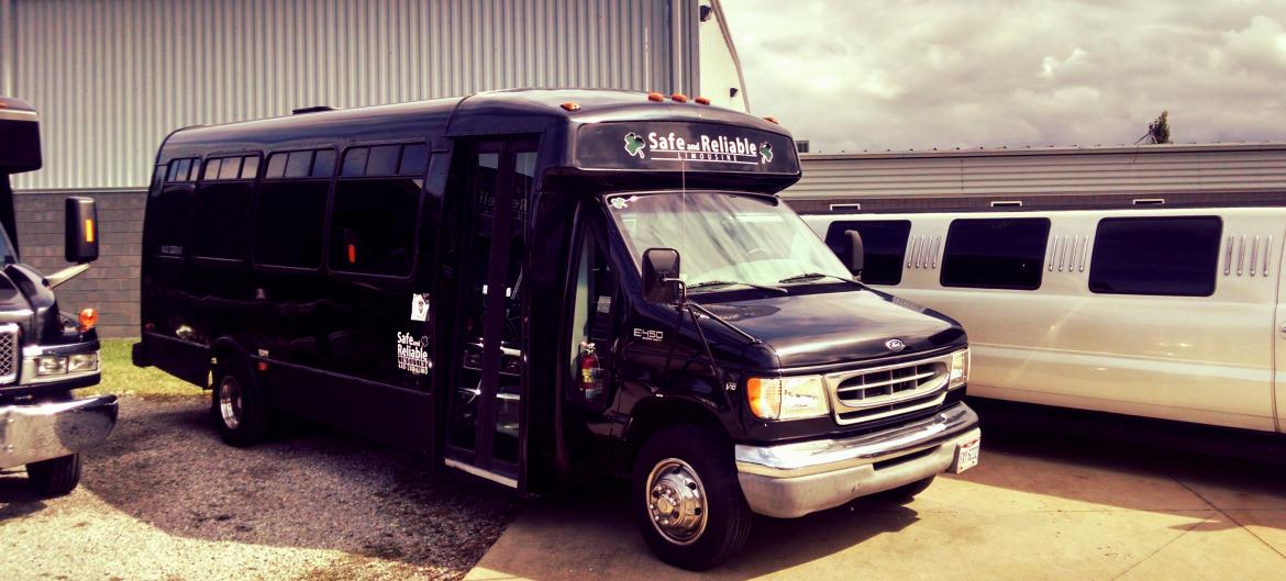 Limo Bus for sale: 2000 Ford 450 by CUSTOM BUILT