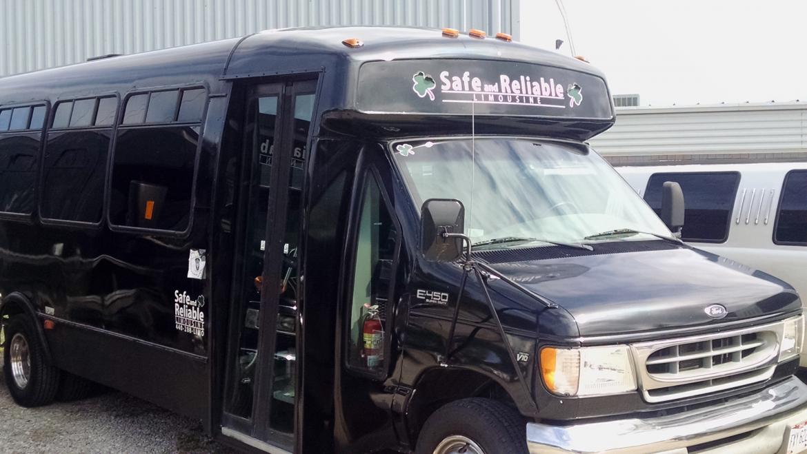 Photo of Limo Bus for sale: 2000 Ford 450 by CUSTOM BUILT