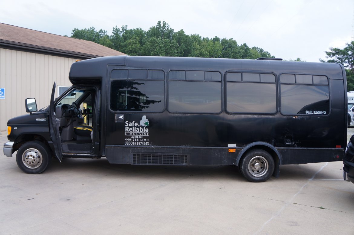 Photo of Limo Bus for sale: 2000 Ford 450 by CUSTOM BUILT
