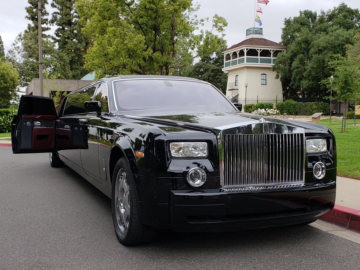 Фотки рос рос. Rolls Royce Phantom Limousine 2020. Rolls Royce Phantom 2007. Rolls Royce Phantom Limousine 2007. Роллс Ройс Фантом 8 лимузин.