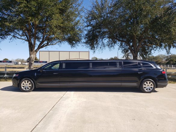 2015 Lincoln MKT Limousine for Sale in Houston, TX - Photo 3
