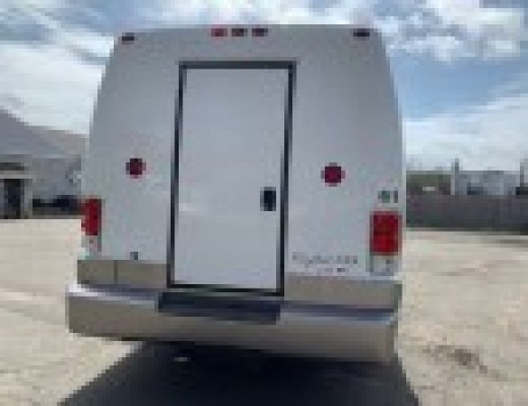 2014 Ford F-550 Executive Shuttle for Sale in North East, PA - Photo 3