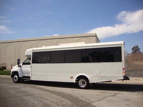 2007 GMC C5500 ADA Shuttle Bus for Sale in CARSON, CA - Photo 3