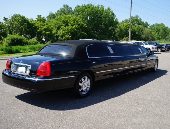 2011 Lincoln Sedan Stretch Limousine for Sale in Vadnais Heights, MN - Photo 3
