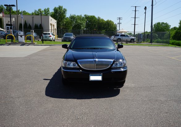 2011 Lincoln Sedan Stretch Limousine for Sale in Vadnais Heights, MN - Photo 2